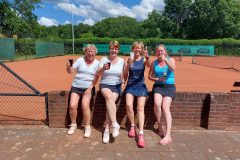 1-dames-dubbel-gewonnen-door-Eva-en-Monique-20220703_150745-scaled